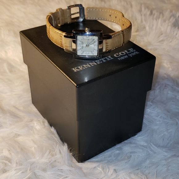 Kenneth Cole tan watch - Picture 2 of 3